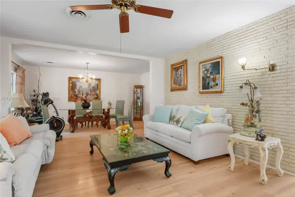 262 SW 52nd Ter, Plantation, FL 33317