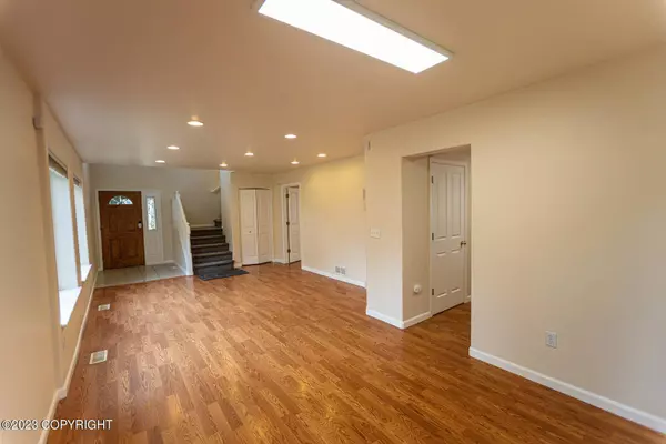 4851 Hunter DR, Anchorage, AK 99502