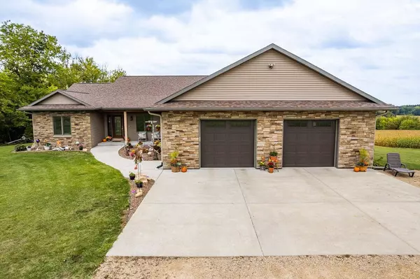 W10992 Petra Road, Portage, WI 53901