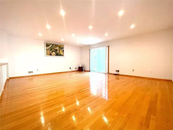 107 McVeigh AVE, Staten  Island, NY 10314