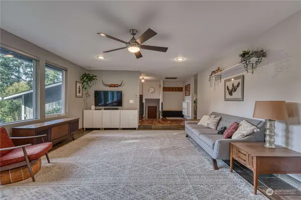 7406 Varsity LN NE, Bremerton, WA 98311