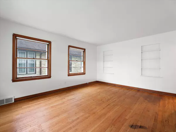 4921 N 24th Pl, Milwaukee, WI 53209