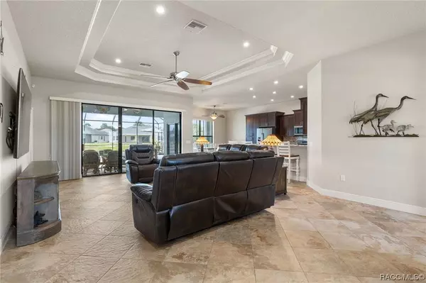 9142 Palm Beach DR, Weeki Wachee, FL 34613