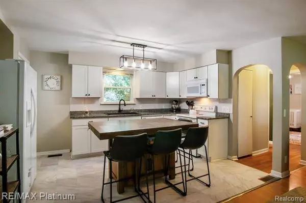 530 ROSELANE Court, Howell, MI 48843