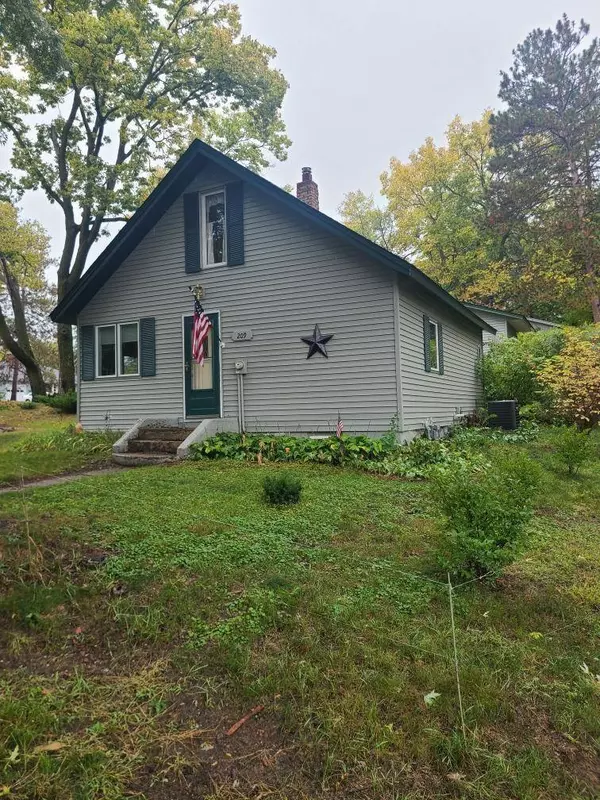 209 Xenia AVE NW, Elk River, MN 55330