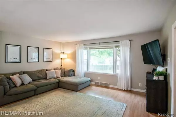 530 ROSELANE Court, Howell, MI 48843