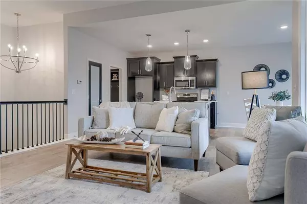 904 NW Crestwood DR, Grain Valley, MO 64029