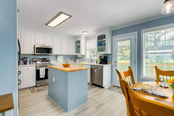 125 Walton Dr, Petal, MS 39465