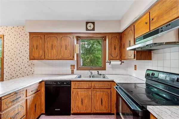 5852 North OVAL, Solon, OH 44139