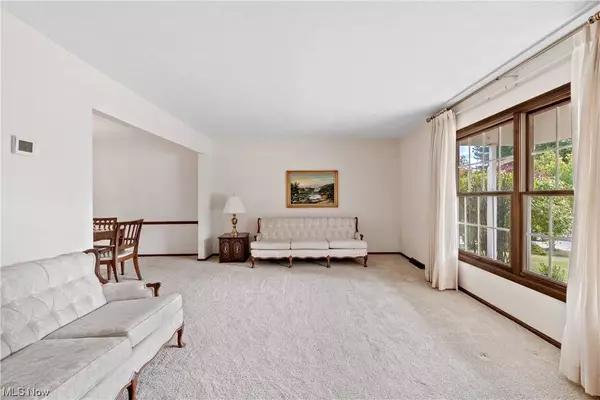 5852 North OVAL, Solon, OH 44139