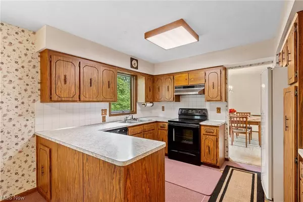 5852 North OVAL, Solon, OH 44139