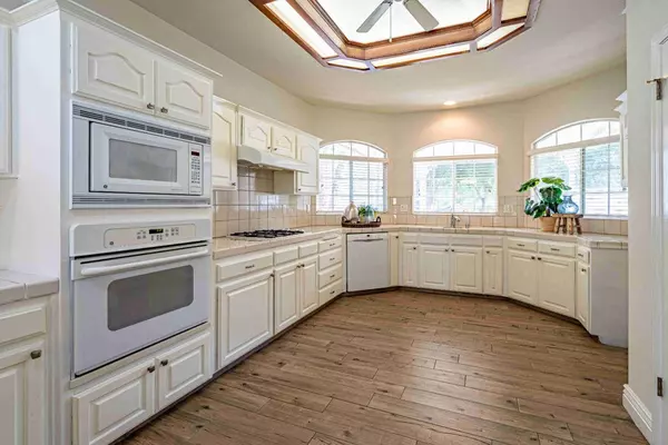 17 Moody AVE, Clovis, CA 93619