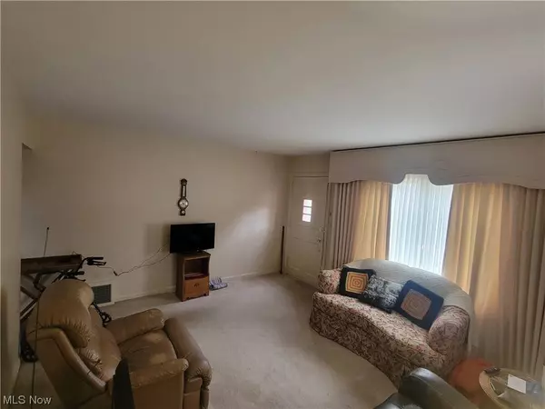 2479 Ogden AVE, Akron, OH 44312