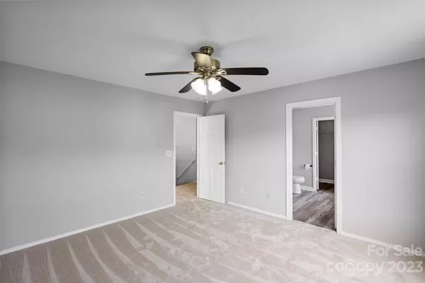 9018 Newfield ST, Charlotte, NC 28216