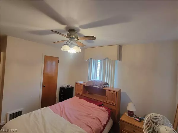 2479 Ogden AVE, Akron, OH 44312