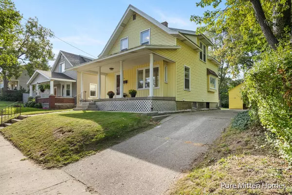 16 Graceland NE Street, Grand Rapids, MI 49505