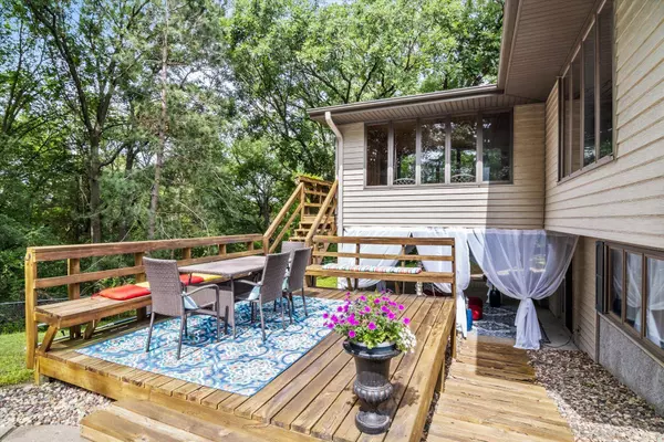 562 River Hills DR, River Falls, WI 54022