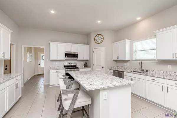 6642 RED ROSE DR, Baton Rouge, LA 70817