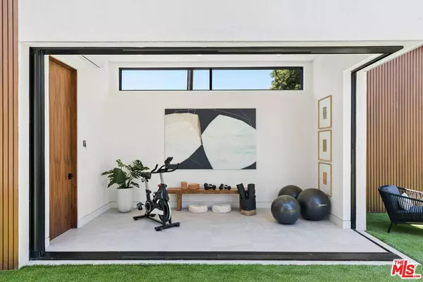 3533 Rosewood Ave, Los Angeles, CA 90066