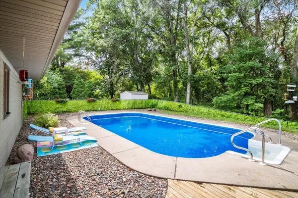 562 River Hills DR, River Falls, WI 54022