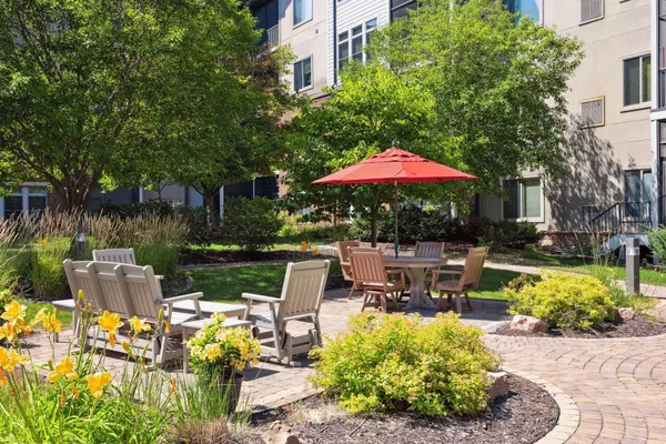 7100 Metro BLVD #221, Edina, MN 55439