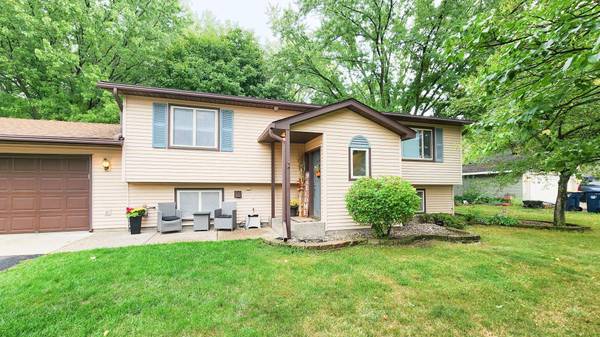 17170 Heywood CT, Lakeville, MN 55044