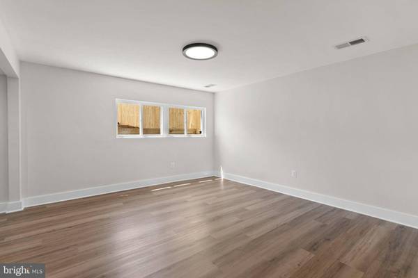 5327 BLAINE ST NE, Washington, DC 20019