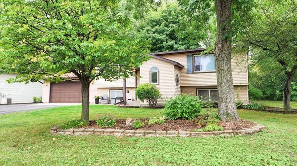 17170 Heywood CT, Lakeville, MN 55044