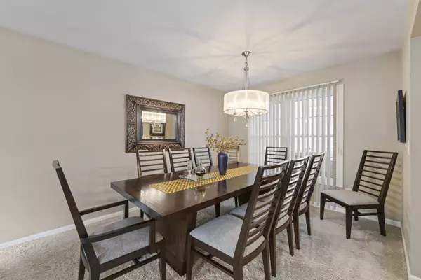 1085 John Drive, Hoffman Estates, IL 60169