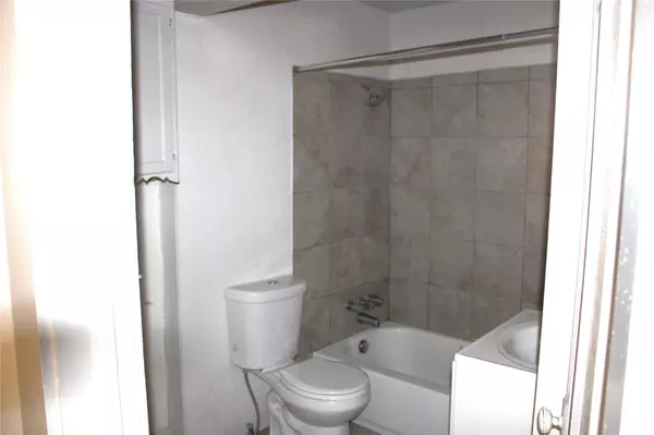 220 W Wardville Street, Cleburne, TX 76033