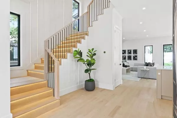 54 Beecher Pl #1, Newton, MA 02459