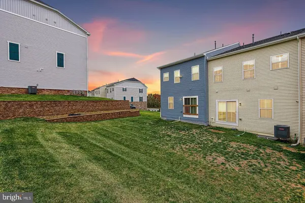 1046 ROSECROFT LN, York, PA 17403