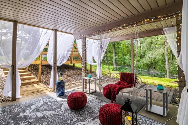 562 River Hills DR, River Falls, WI 54022