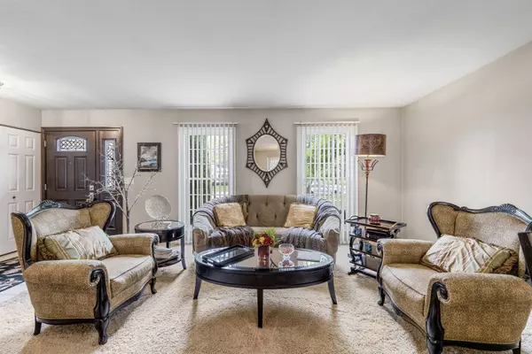 1085 John Drive, Hoffman Estates, IL 60169