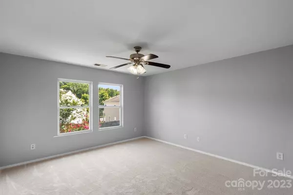 9018 Newfield ST, Charlotte, NC 28216