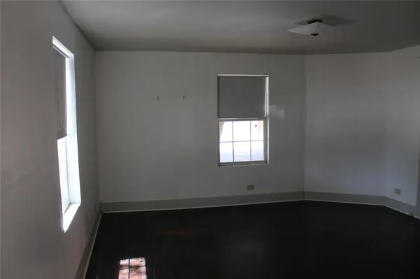 220 W Wardville Street, Cleburne, TX 76033