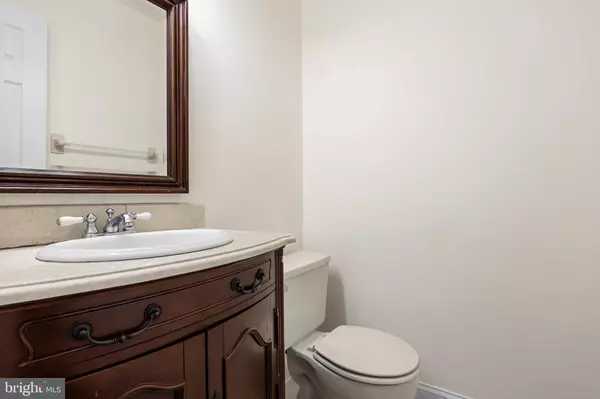 58 KETTLEBROOK DR, Mount Laurel, NJ 08054