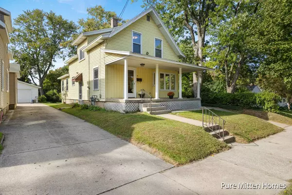 16 Graceland NE Street, Grand Rapids, MI 49505