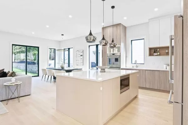 54 Beecher Pl #1, Newton, MA 02459