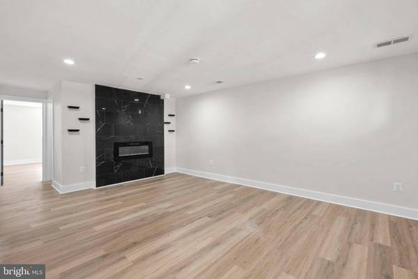 5327 BLAINE ST NE, Washington, DC 20019