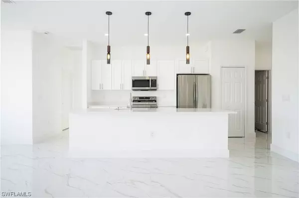 2602 25th ST SW, Lehigh Acres, FL 33976