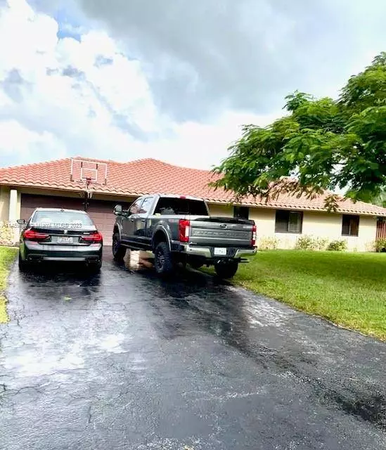 9780 NW 1st Pl, Coral Springs, FL 33071