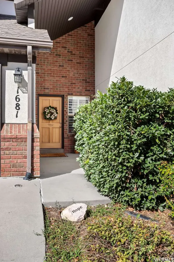 1681 N PAGES PLACE DR W, Bountiful, UT 84010