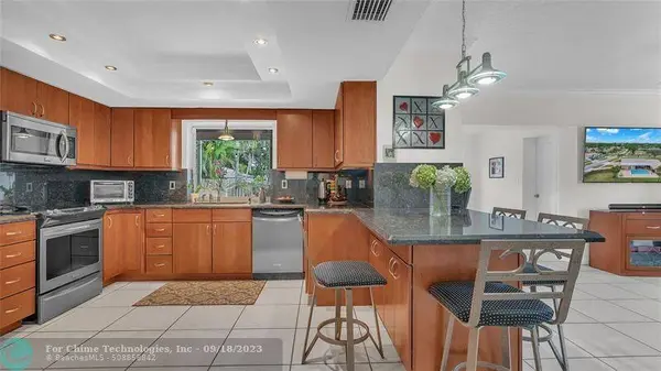 7441 NW 6th Ct, Plantation, FL 33317