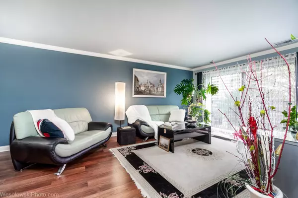 8640 Waukegan Road #222, Morton Grove, IL 60053