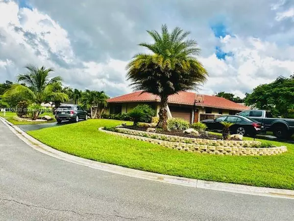 9780 NW 1st Pl, Coral Springs, FL 33071