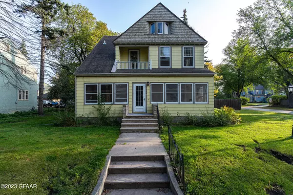 525 6TH Street S, Grand Forks, ND 58201