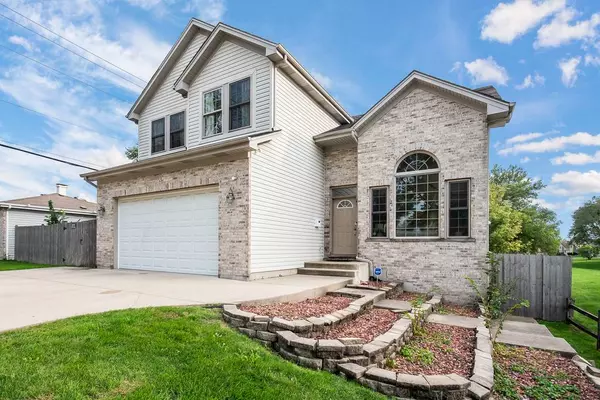 753 W VERMONT Street, Villa Park, IL 60181