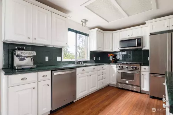 1982 Fiver PL, Oak Harbor, WA 98277