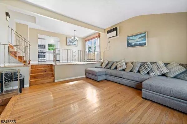 959 Walnut St, Roselle Boro, NJ 07203